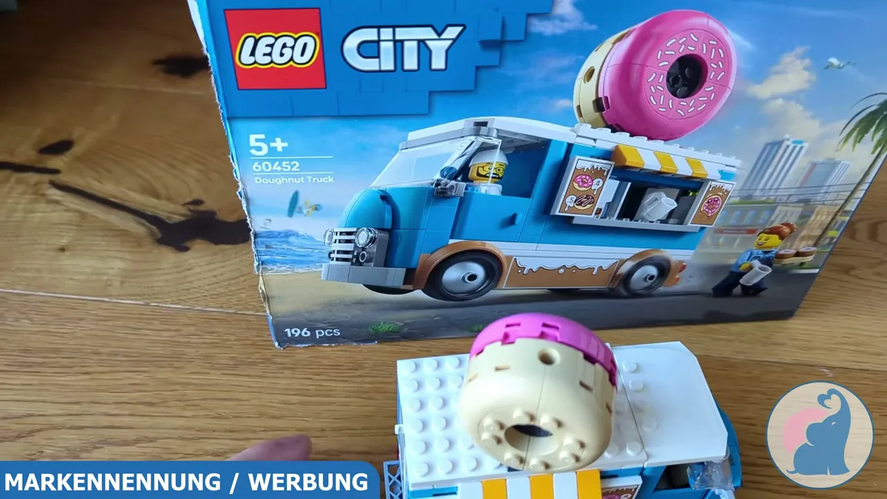 Aus meiner Sicht ist der riesige Donut auf dem Dach der absolute Hingucker des gesamten Trucks.