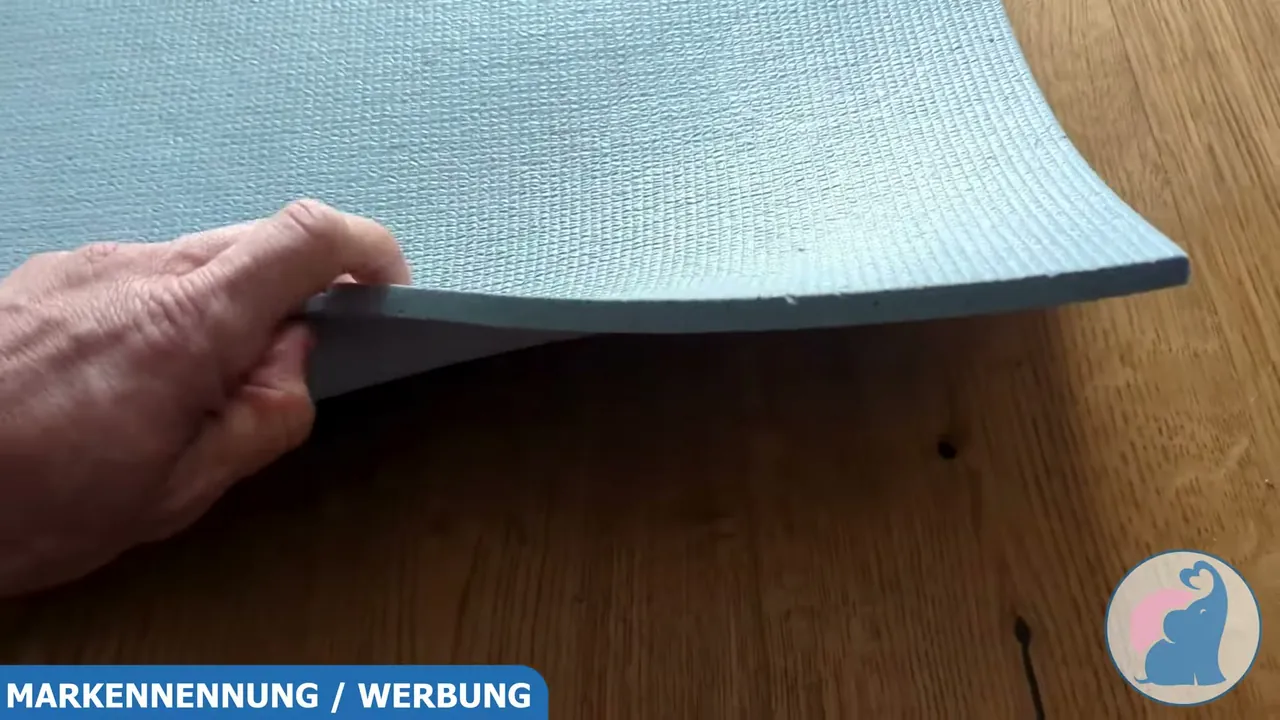 Ich finde die Widerstandsfähigkeit beachtlich, denn das Material steckt selbst Attacken unserer Katze erstaunlich gut weg.
